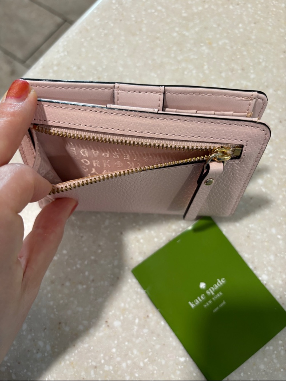 kate spade pale pink pebbled wallet with gold plaque - Picture 3 of 13